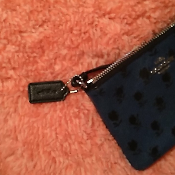 Coach wristlet - Picture 5 of 5